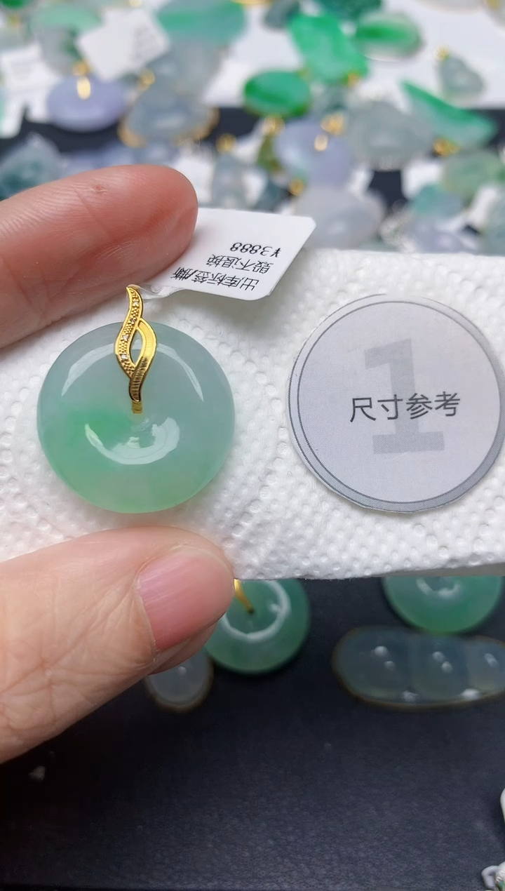 颈饰18K金镶嵌翡翠楚****y天然缅甸A货翡翠