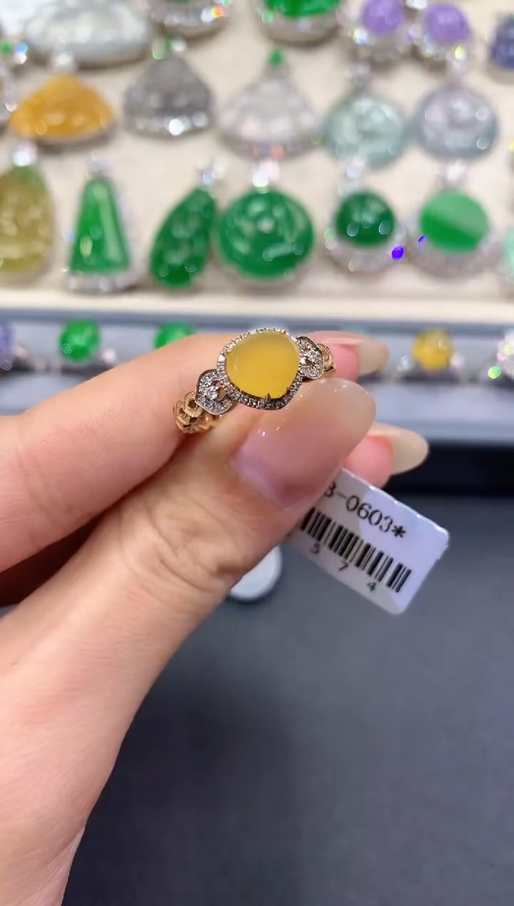 【闪购商品】翡翠戒指18K金镶嵌w13         