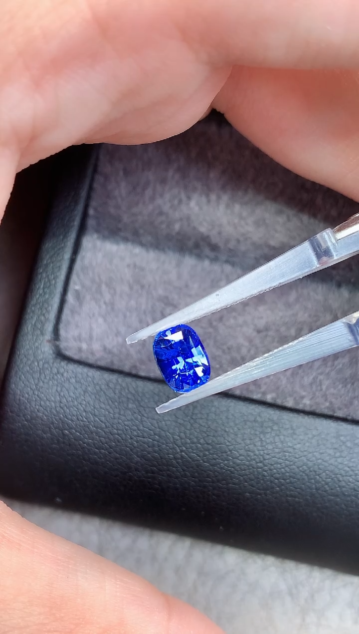 【闪购商品】蓝宝石裸石未镶嵌1.55ct 皇家蓝吉尔德VB SY