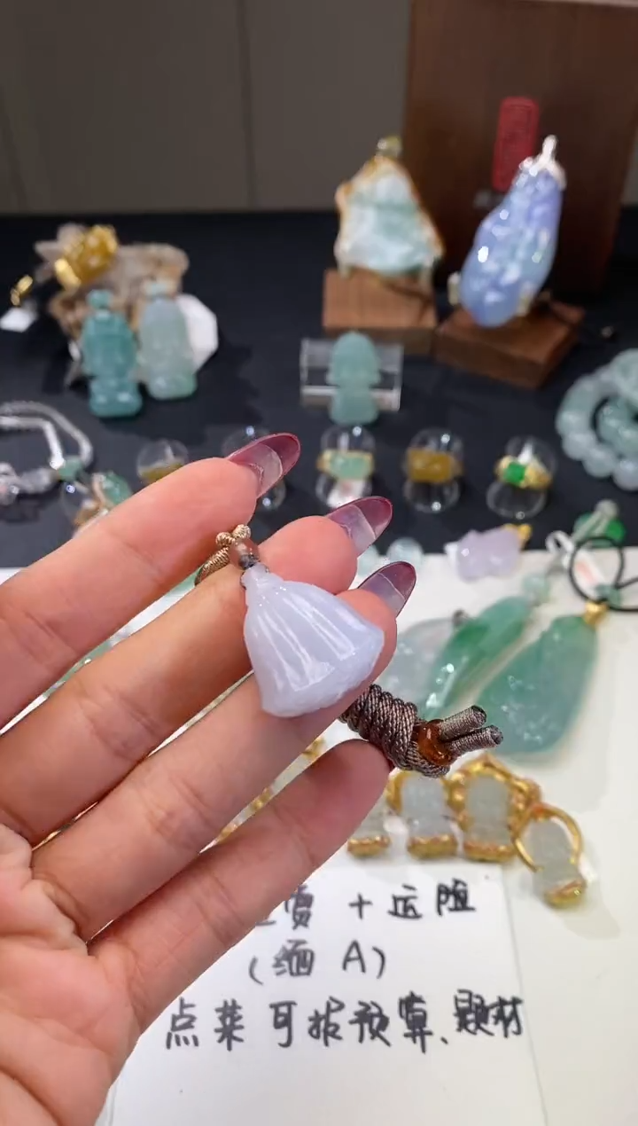 【闪购商品】翡翠吊坠(不含链)未镶嵌莲蓬