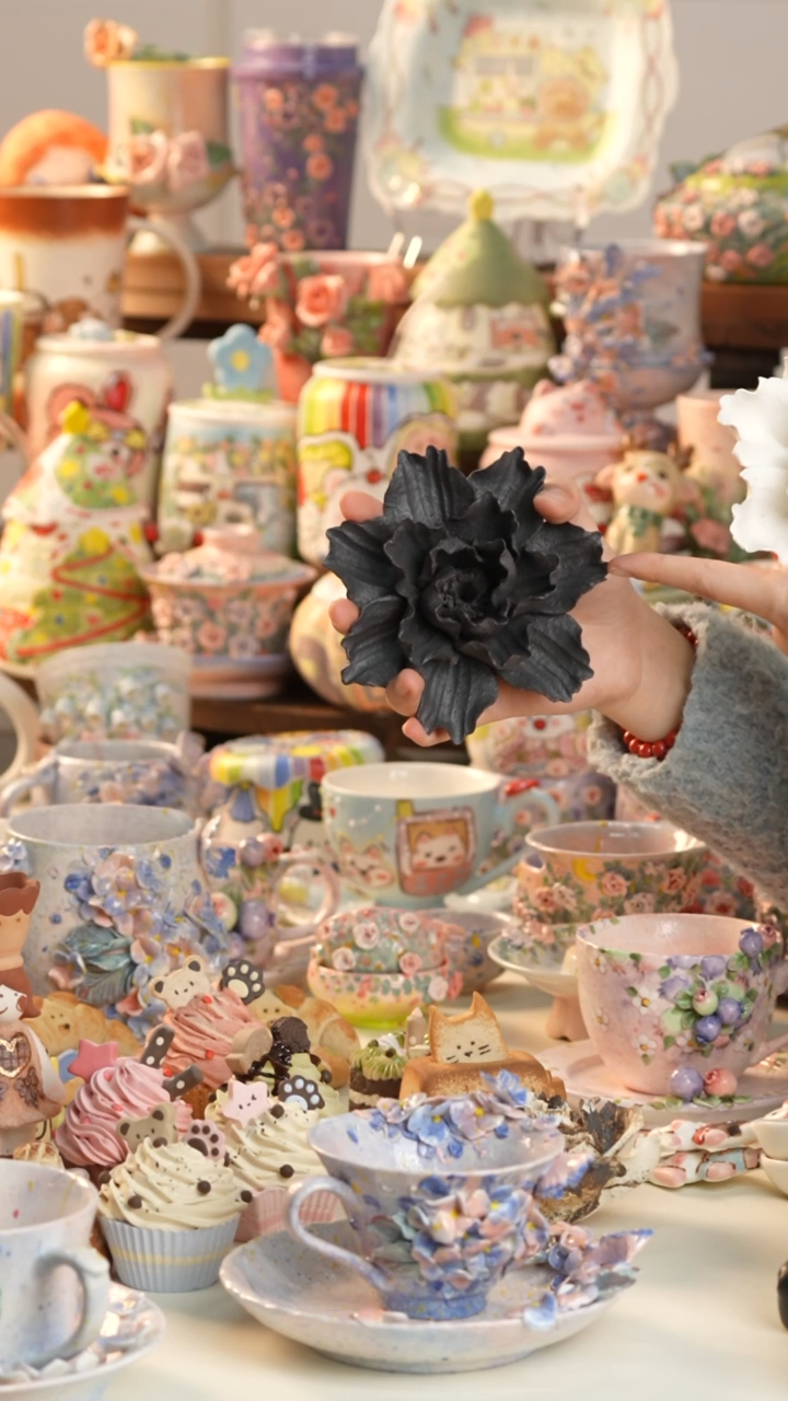 摆件陶景德镇釉下彩手绘设计师款陶瓷