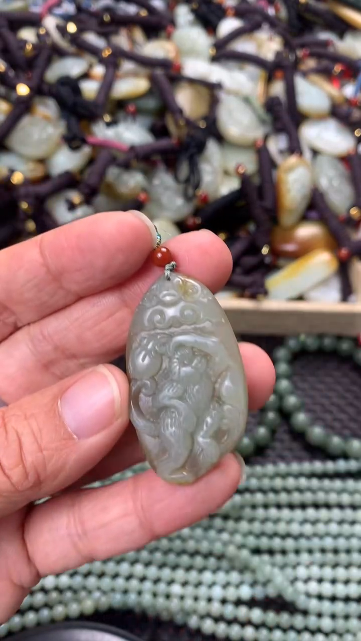 【闪购商品】和田玉颈饰未镶嵌多样性发货没有证书拍一发一有瑕