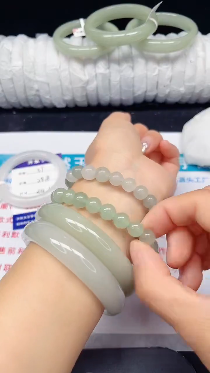 未镶嵌手镯石英质玉38