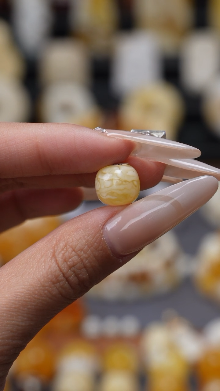 【闪购商品】琥珀裸石未镶嵌 特价珠子 仅限今天