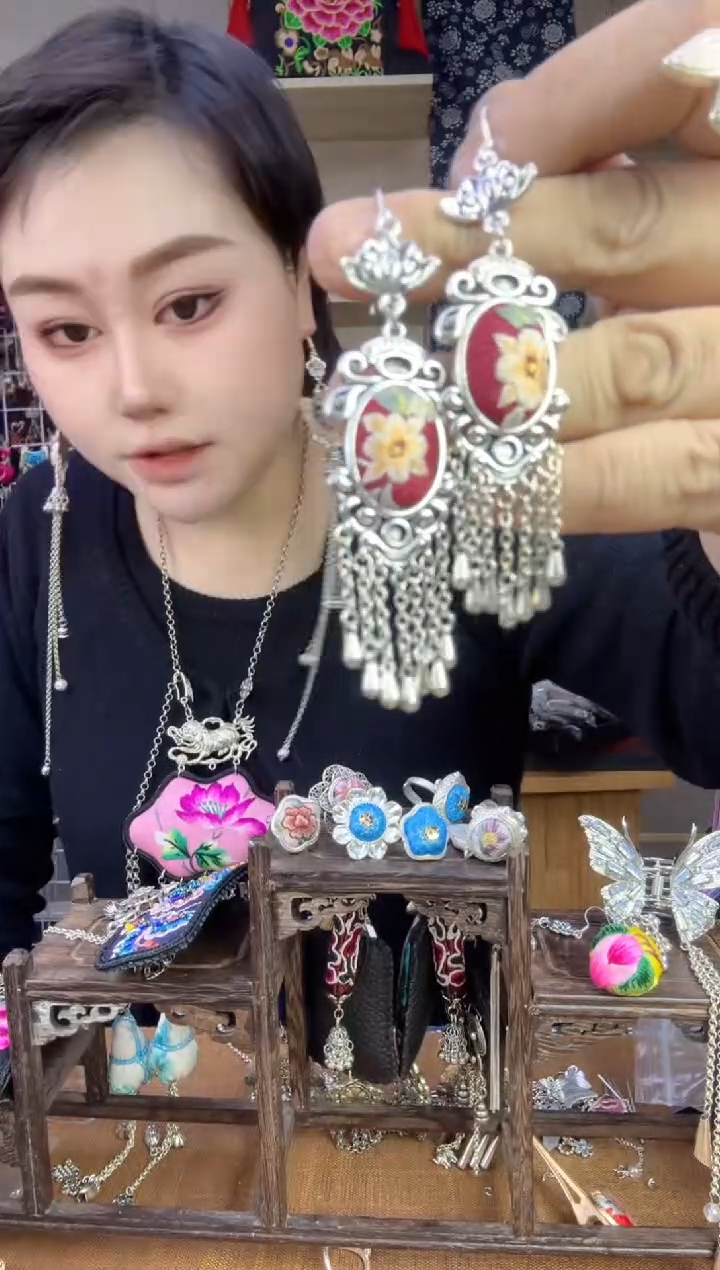 【闪购商品】刺绣纯手工苗绣非遗耳环