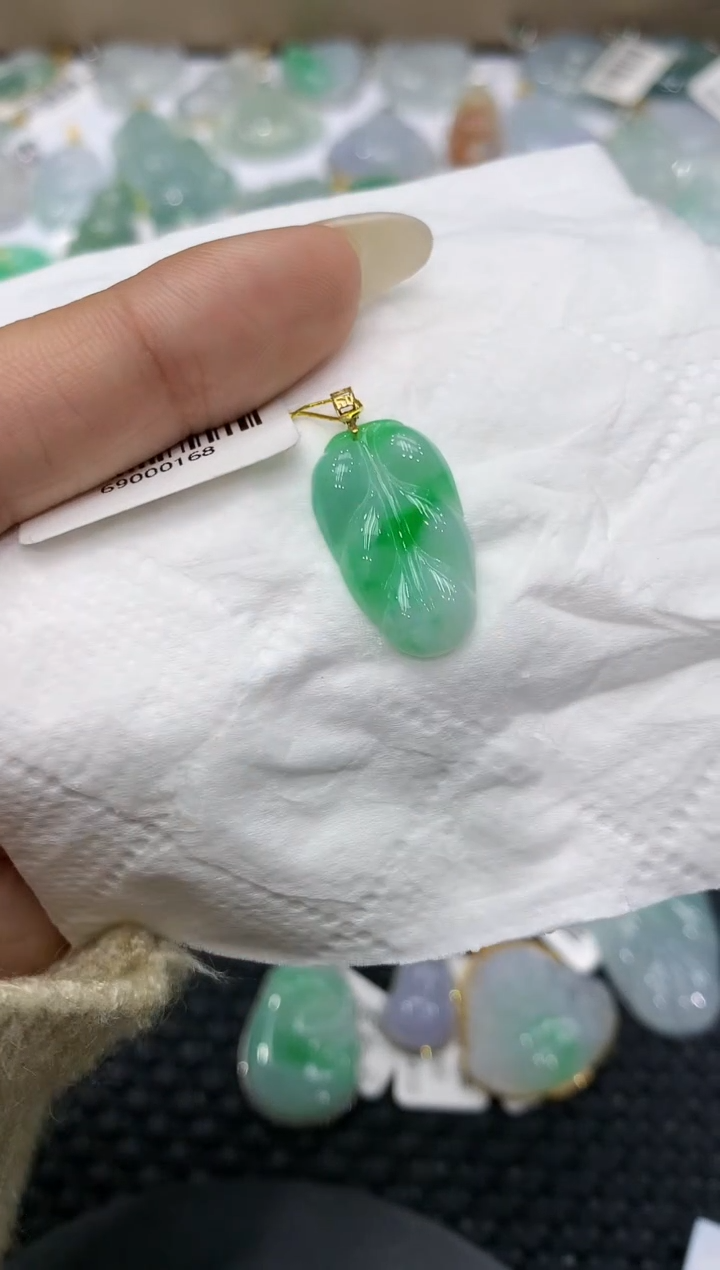颈饰18K金镶嵌翡翠111111111111