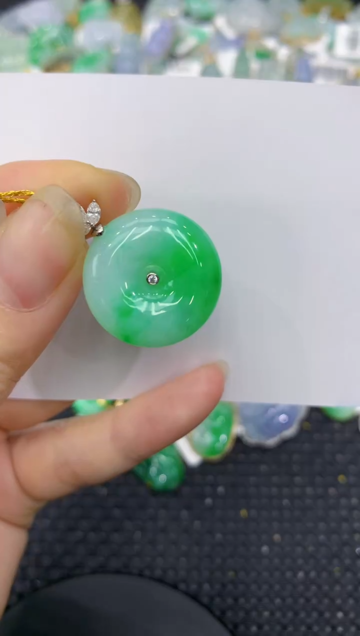 【闪购商品】翡翠颈饰18K金镶嵌8888888888