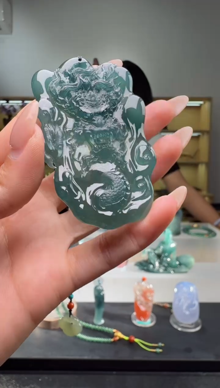 吊坠(不含链)未镶嵌翡翠龙牌