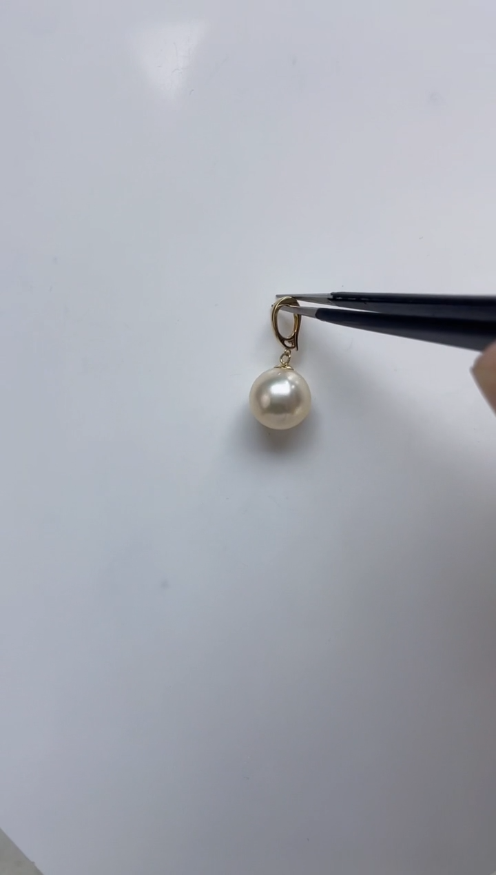 颈饰18K金镶嵌海水珍珠  