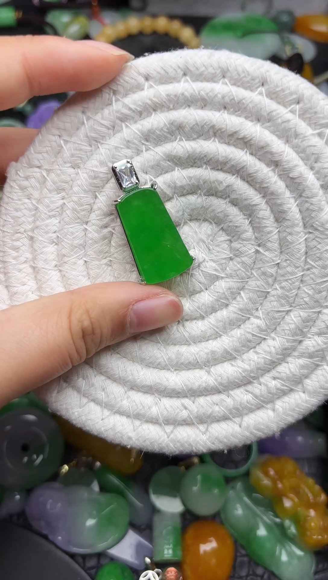 颈饰未镶嵌翡翠缅甸翡翠吊坠