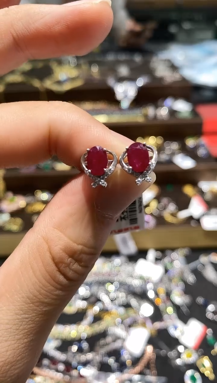 【闪购商品】红宝石耳饰银S925镶嵌耳饰