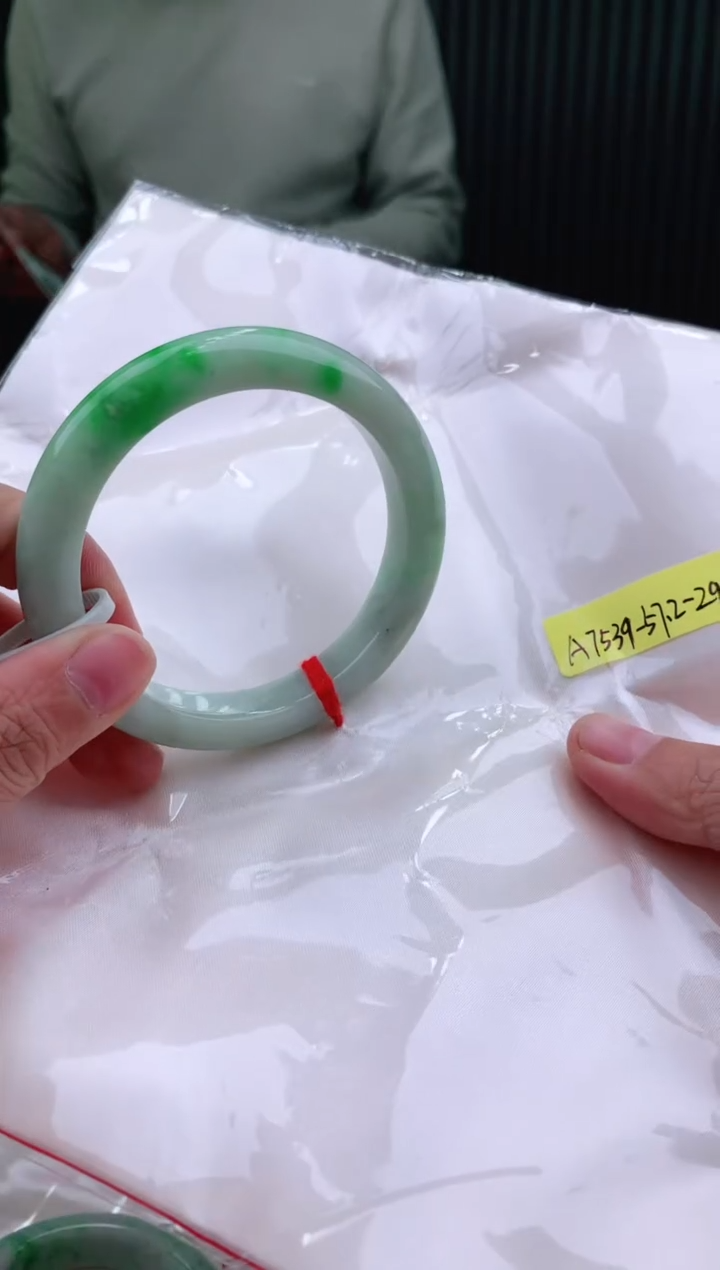 未镶嵌手镯翡翠57