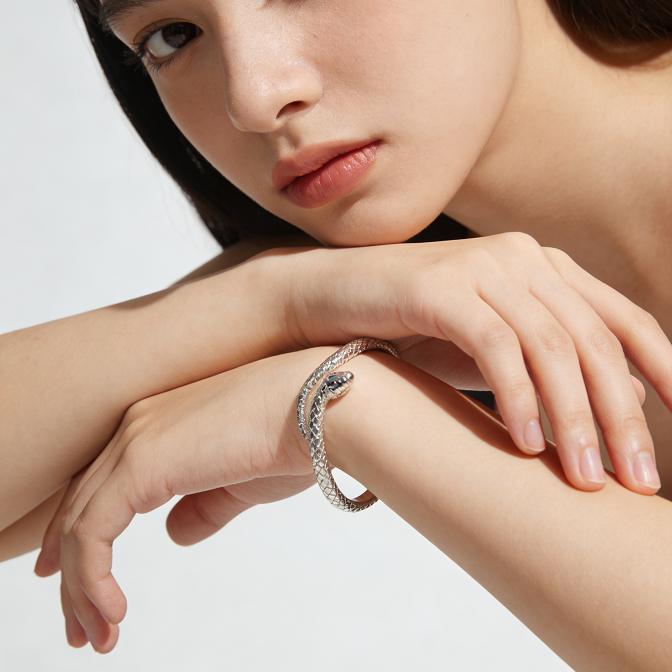 足银手镯 24号工厂直供亏本还贷古法传承实心雕花灵蛇手镯