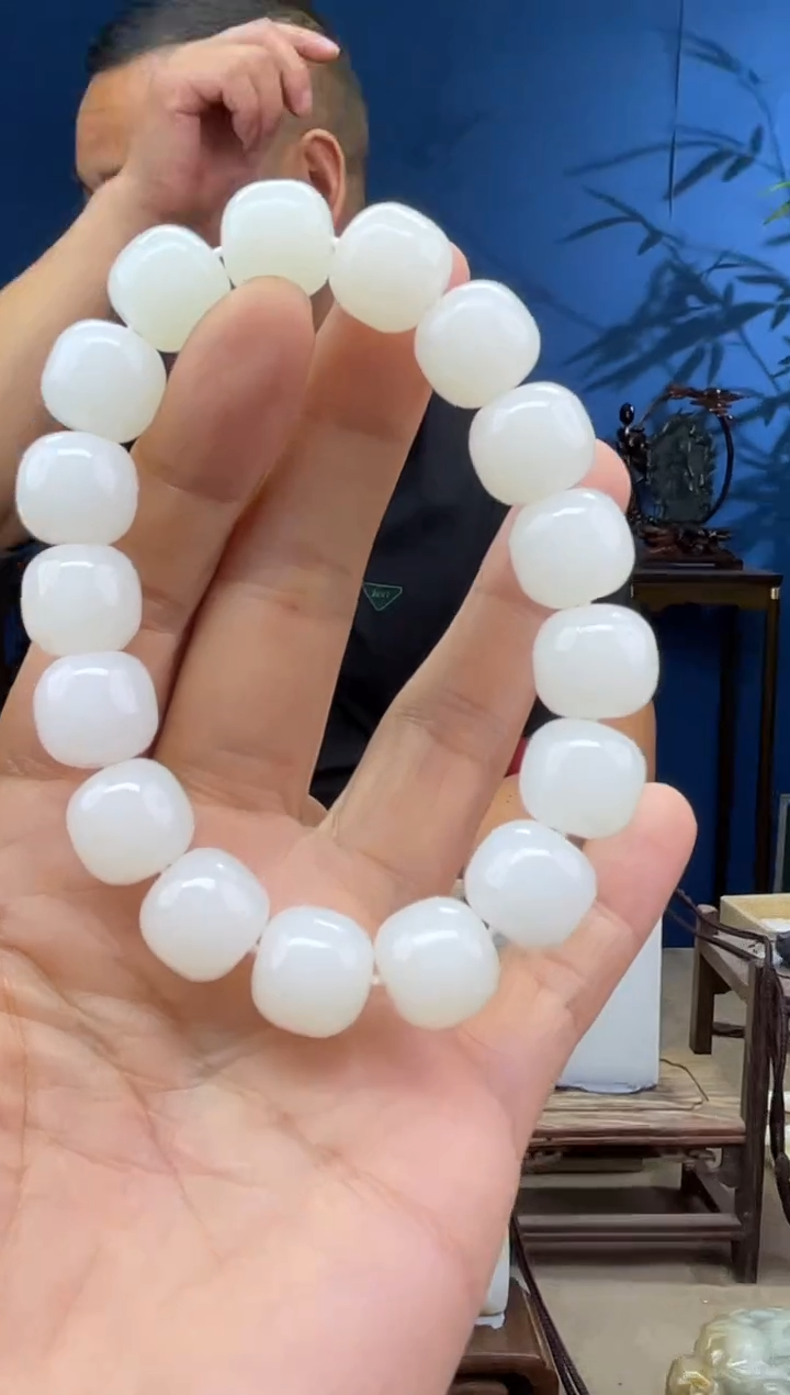 和田玉未镶嵌颈饰1