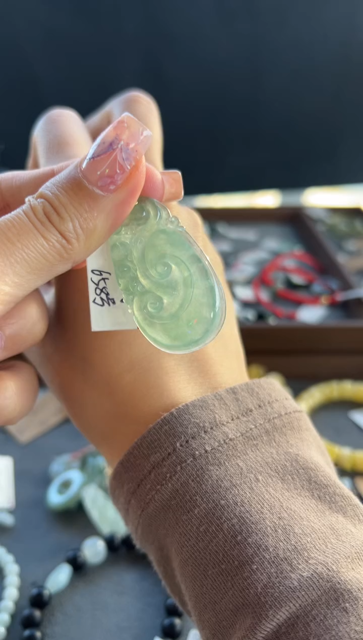 【闪购商品】翡翠吊坠(不含链)18K金镶嵌658号