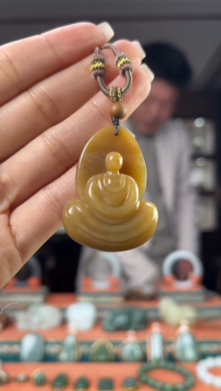 颈饰未镶嵌和田玉佩佩