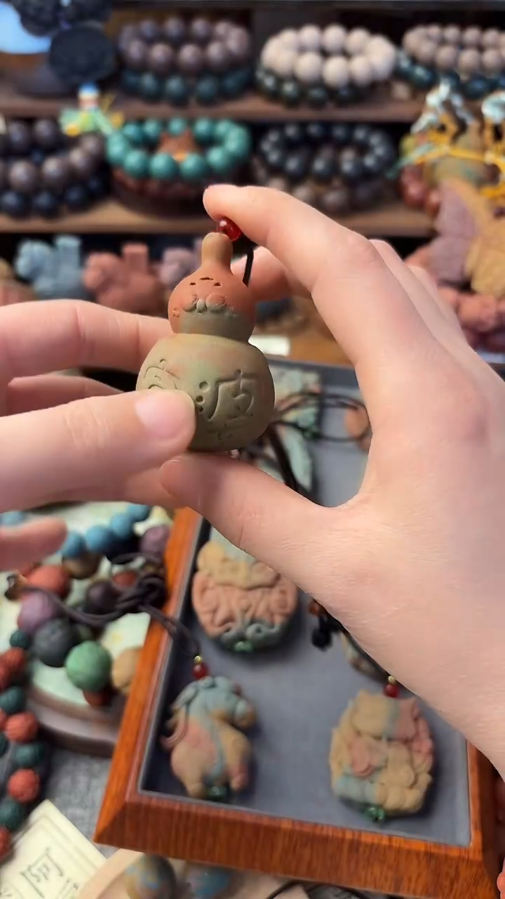 泥塑敦煌富婆葫芦一个