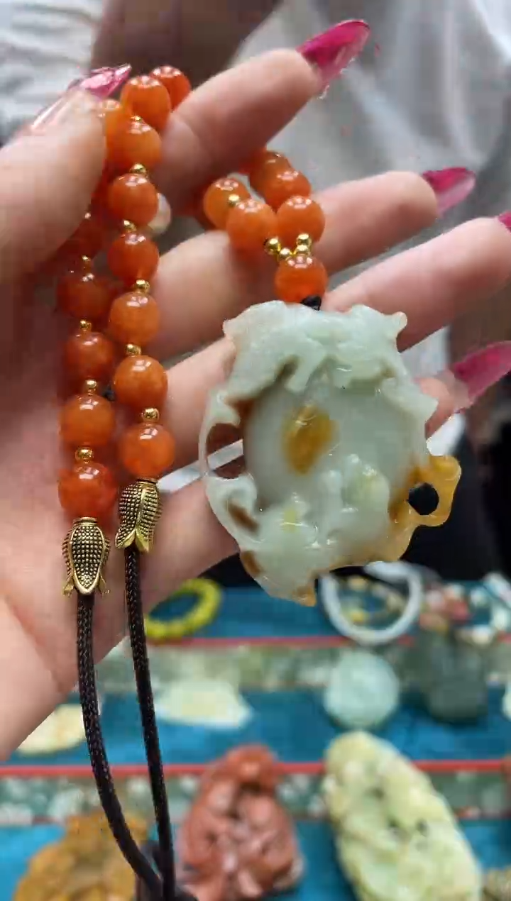 未镶嵌岫玉吊坠·