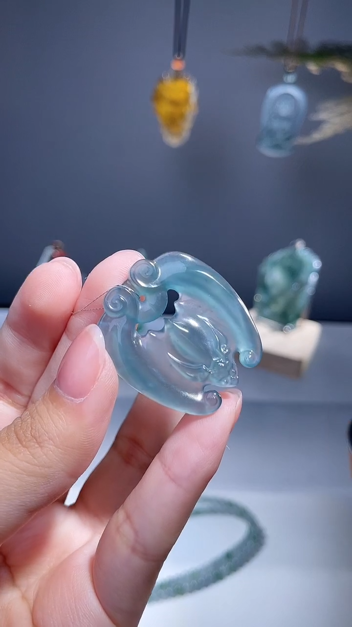 颈饰未镶嵌翡翠挂件