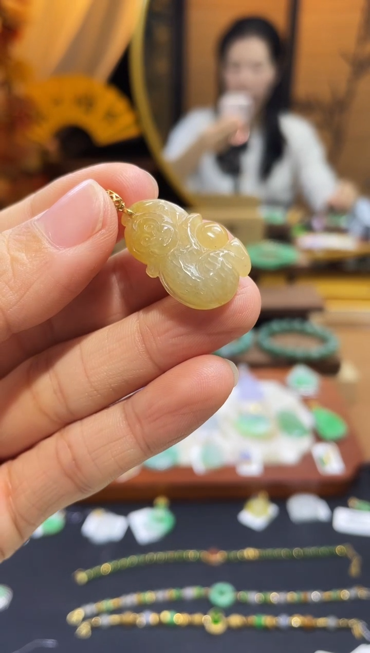 颈饰18K金镶嵌翡翠18K金镶嵌