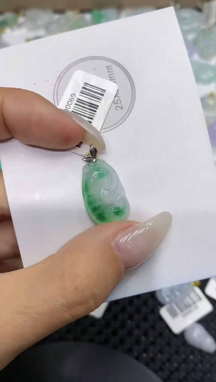 颈饰18K金镶嵌翡翠111111111111