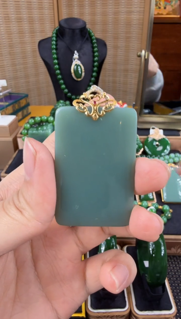 【闪购商品】和田玉（碧玉）吊坠(赠链)18K金镶嵌 