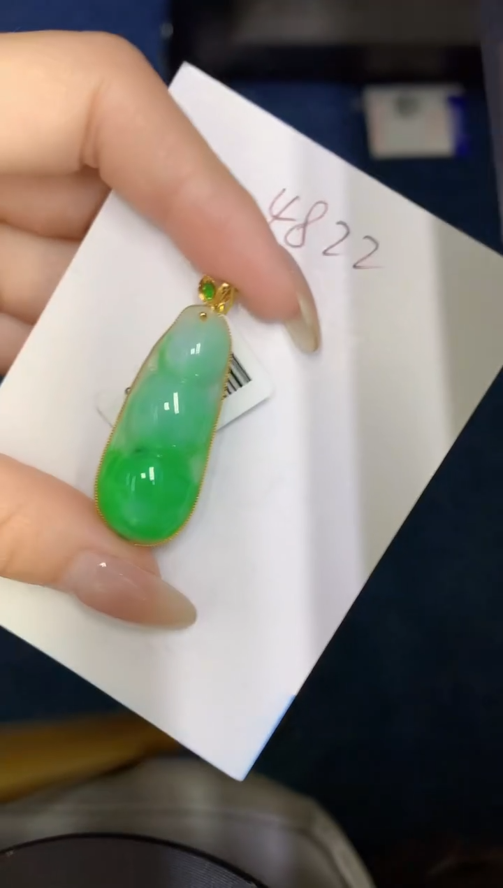 翡翠18K金镶嵌颈饰缅甸天然翡翠A货