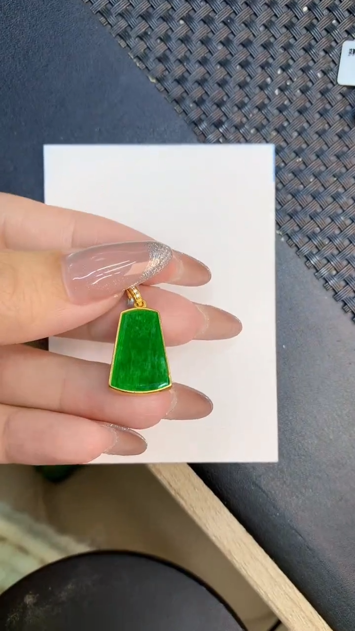 颈饰未镶嵌翡翠1