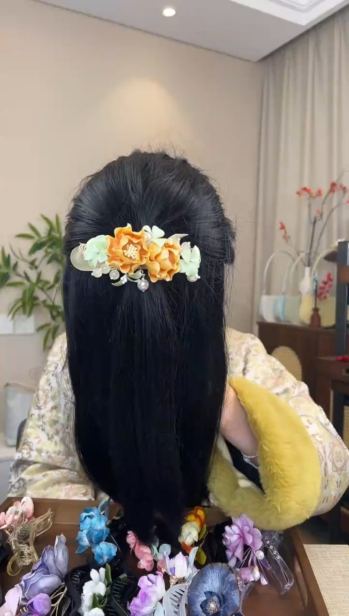 刺绣黄色绒花懒人夹