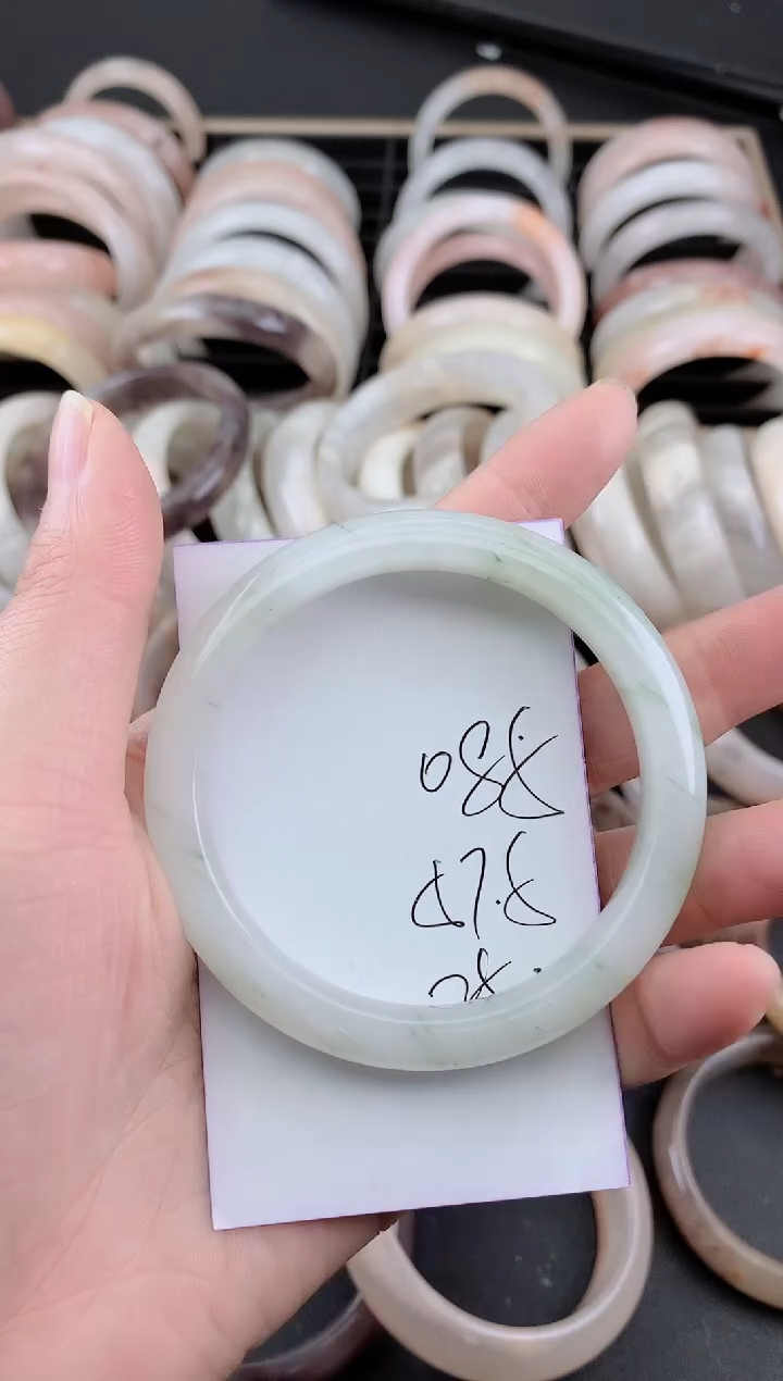 未镶嵌手镯石英质玉085