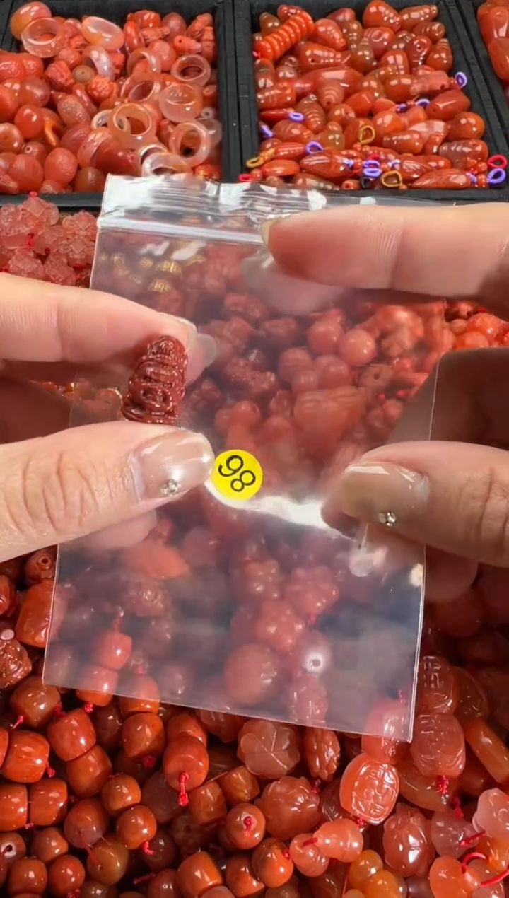 【闪购商品】南红玛瑙颈饰未镶嵌1