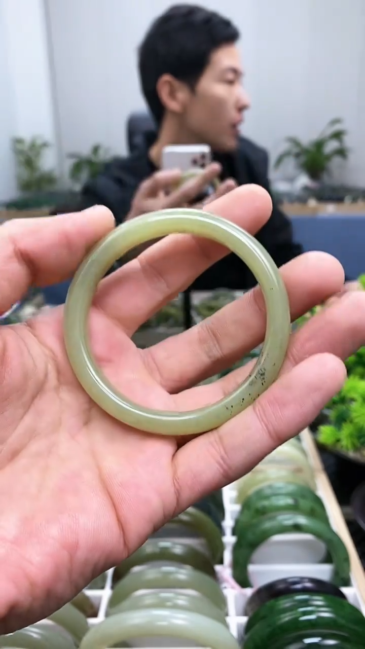 【闪购商品】和田玉手镯未镶嵌55