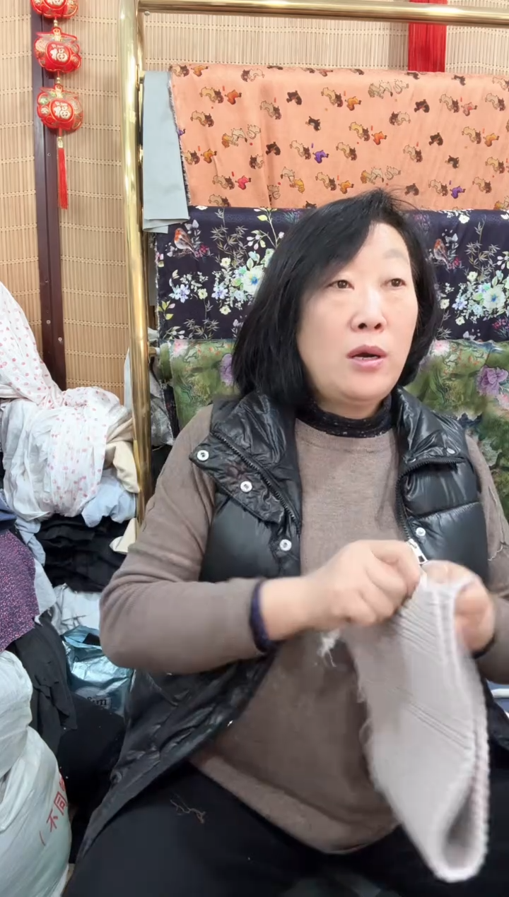 锦纶米白色2个领子