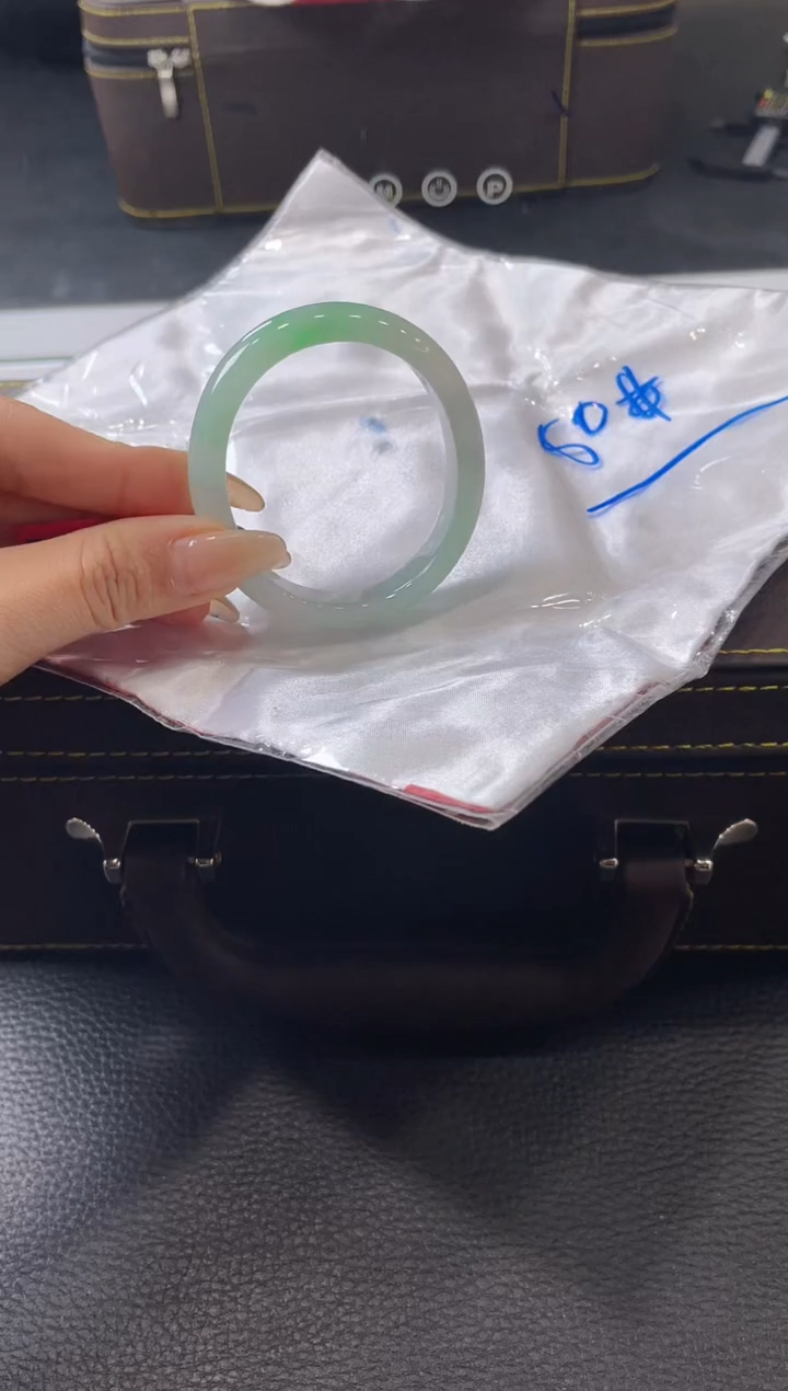 【闪购商品】翡翠手镯（贵妃镯）未镶嵌手镯