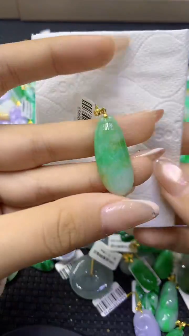 颈饰未镶嵌翡翠天然缅甸翡翠A货