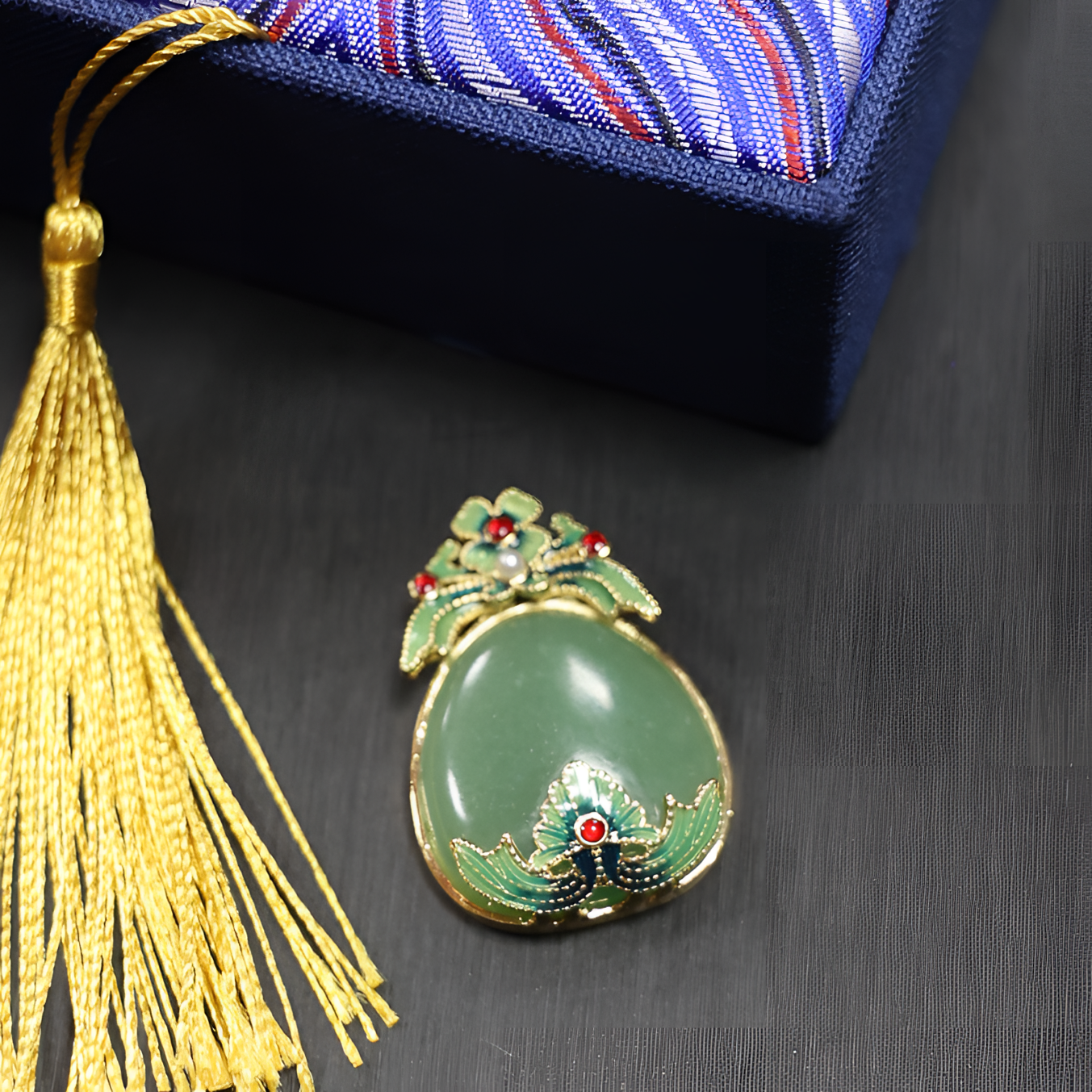 【乾】绿色掐丝珐琅镶嵌吊坠 多样性发一