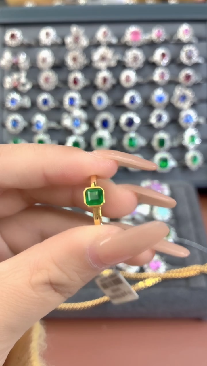 18K金镶嵌戒指祖母绿h***j-