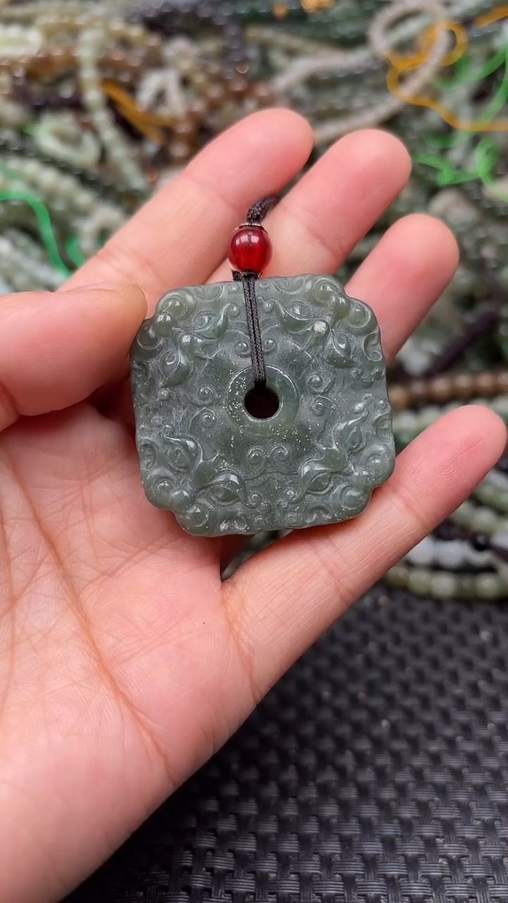 颈饰未镶嵌和田玉1