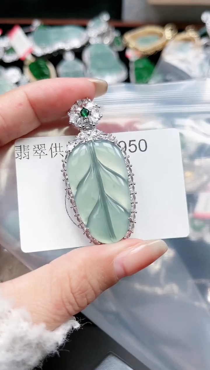 【闪购商品】翡翠颈饰未镶嵌950赠皮绳