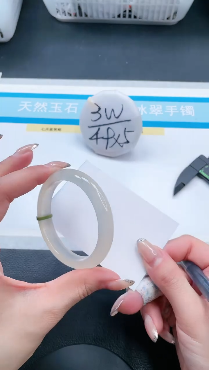 【闪购商品】石英质玉手镯未镶嵌16V236-53