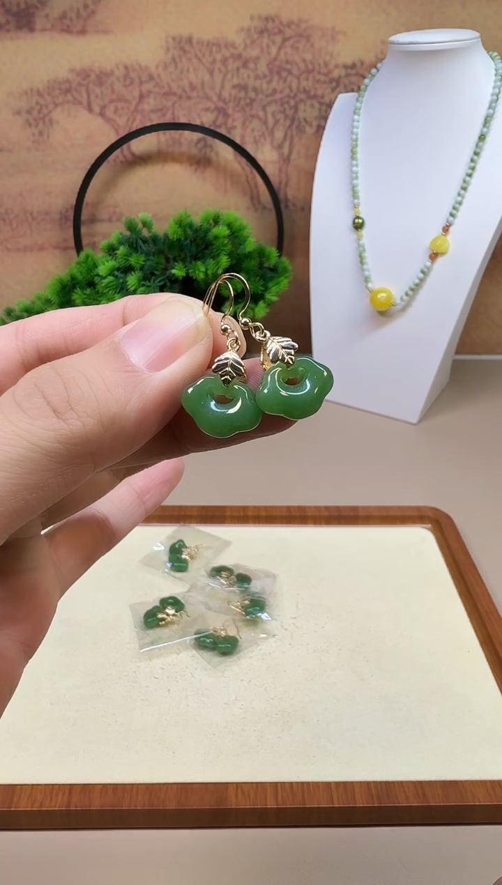 14K金镶嵌和田玉耳饰E179 