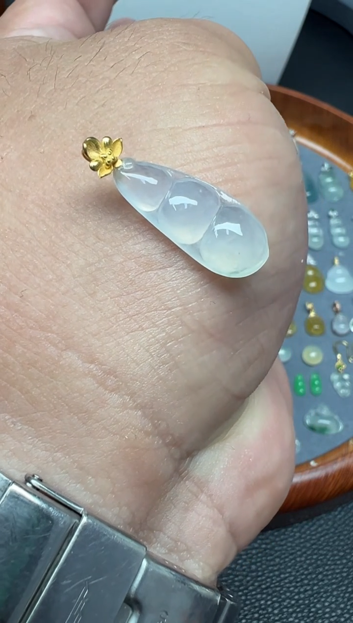 颈饰18K金镶嵌翡翠（23号）纯天然A货缅甸翡翠豆子锁骨吊坠