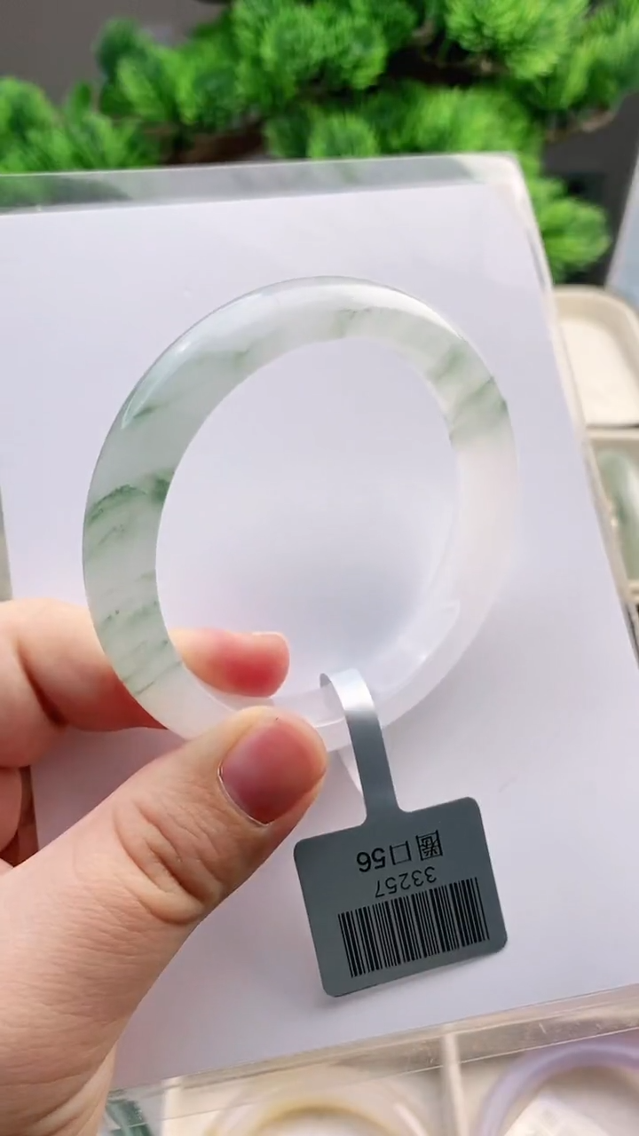 【闪购商品】石英质玉手镯未镶嵌56