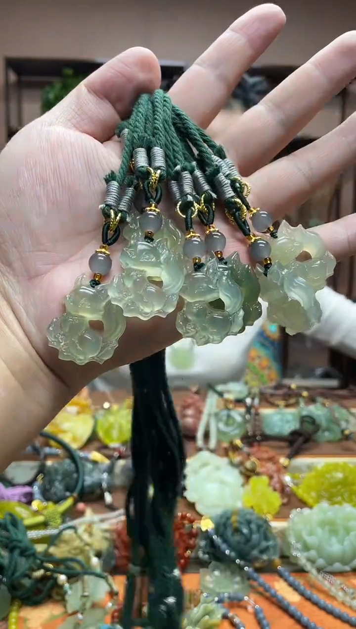 未镶嵌岫玉吊坠多样性发货发其中之一