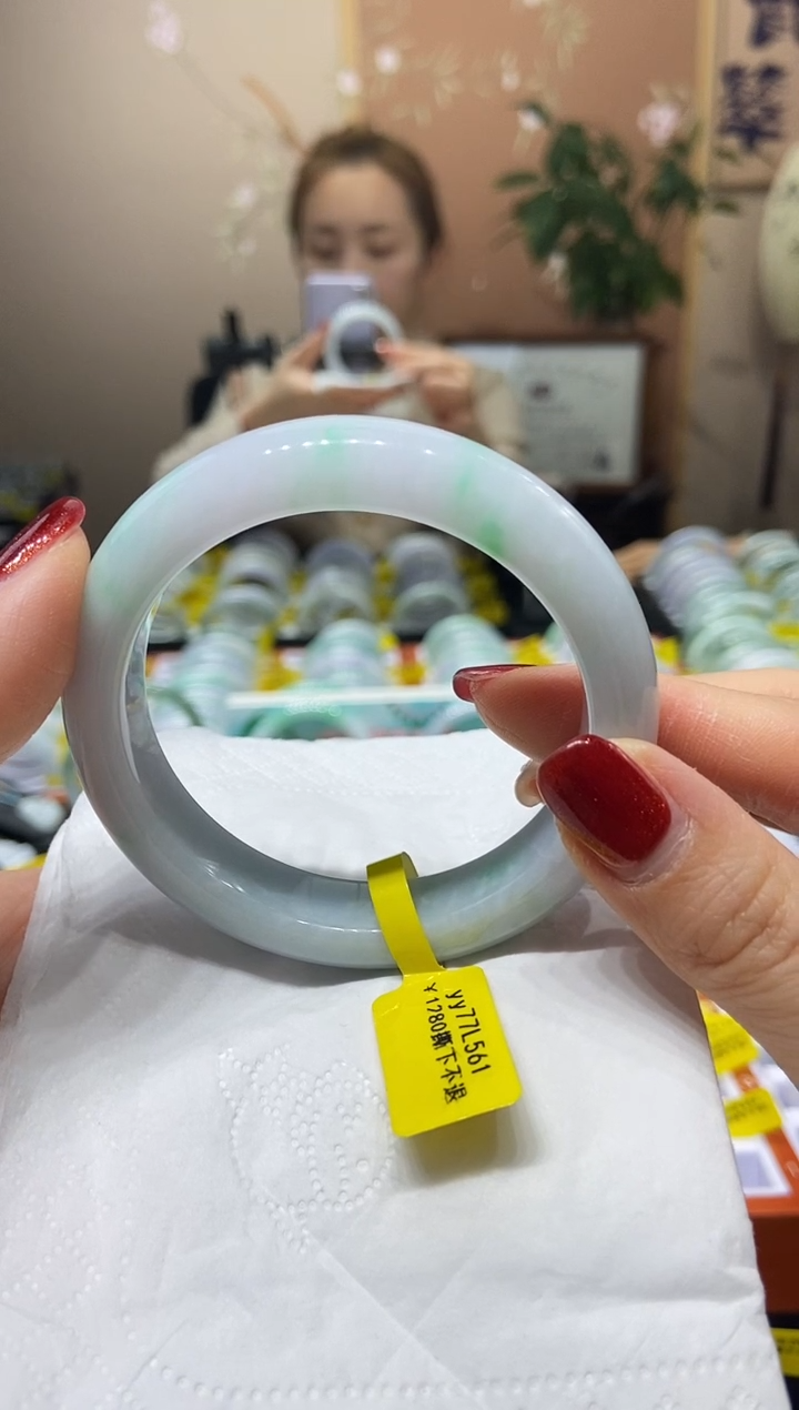 【闪购商品】翡翠手镯未镶嵌56.1圈口 