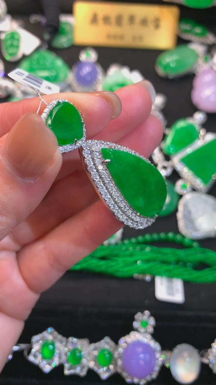 【闪购商品】翡翠颈饰未镶嵌水滴