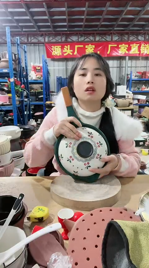 陶瑕疵绿色手把锅带盖不圆