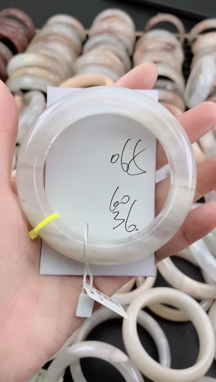 未镶嵌手镯石英质玉065