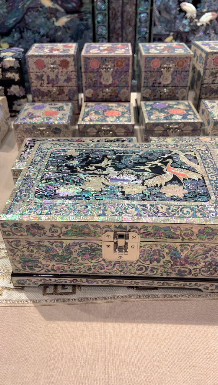 鱼锁绒布底·弘贝雅螺钿漆器文化馆