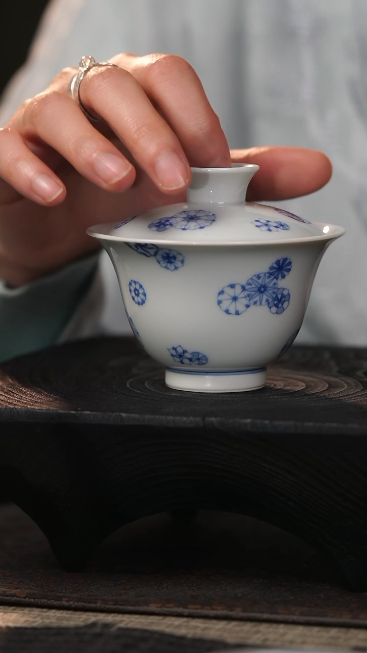 【闪购商品】皮球花青花盖碗杯子